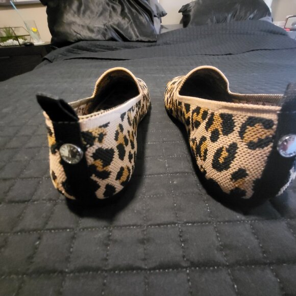 NEW STEVE MADDEN Animal Print Knit Slip On Flats size 6.5 - Picture 7 of 8